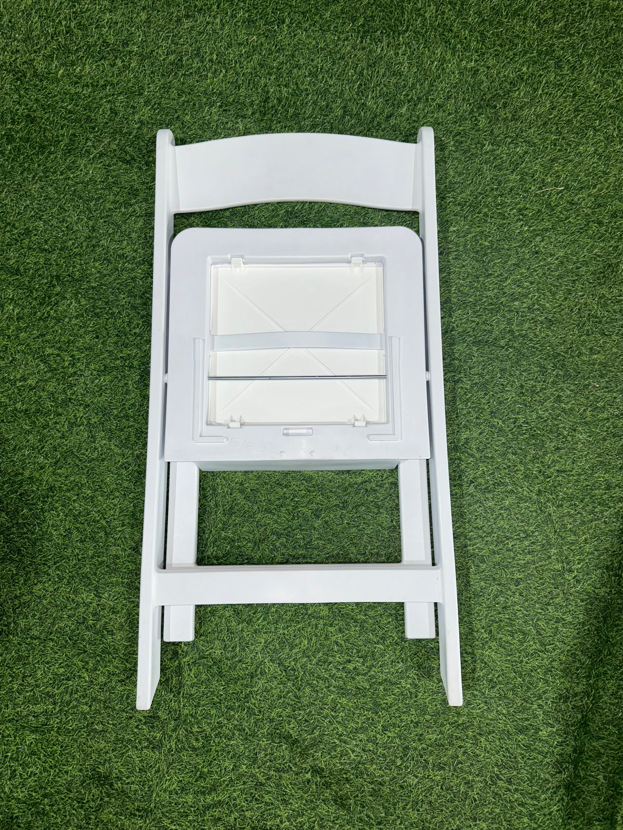 HD Pro White Resin Folding Chair