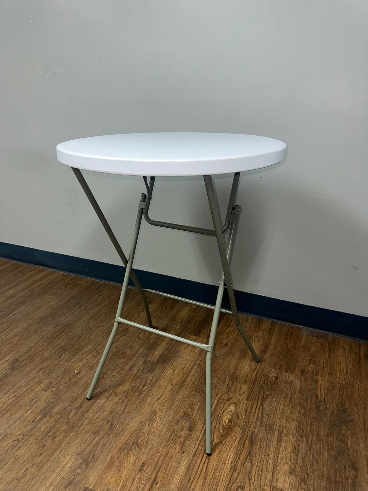 32" HD Round Plastic Folding High Top Cocktail Table